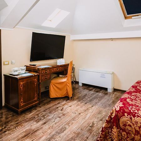 Vigo Hotel Ploiesti Bagian luar foto