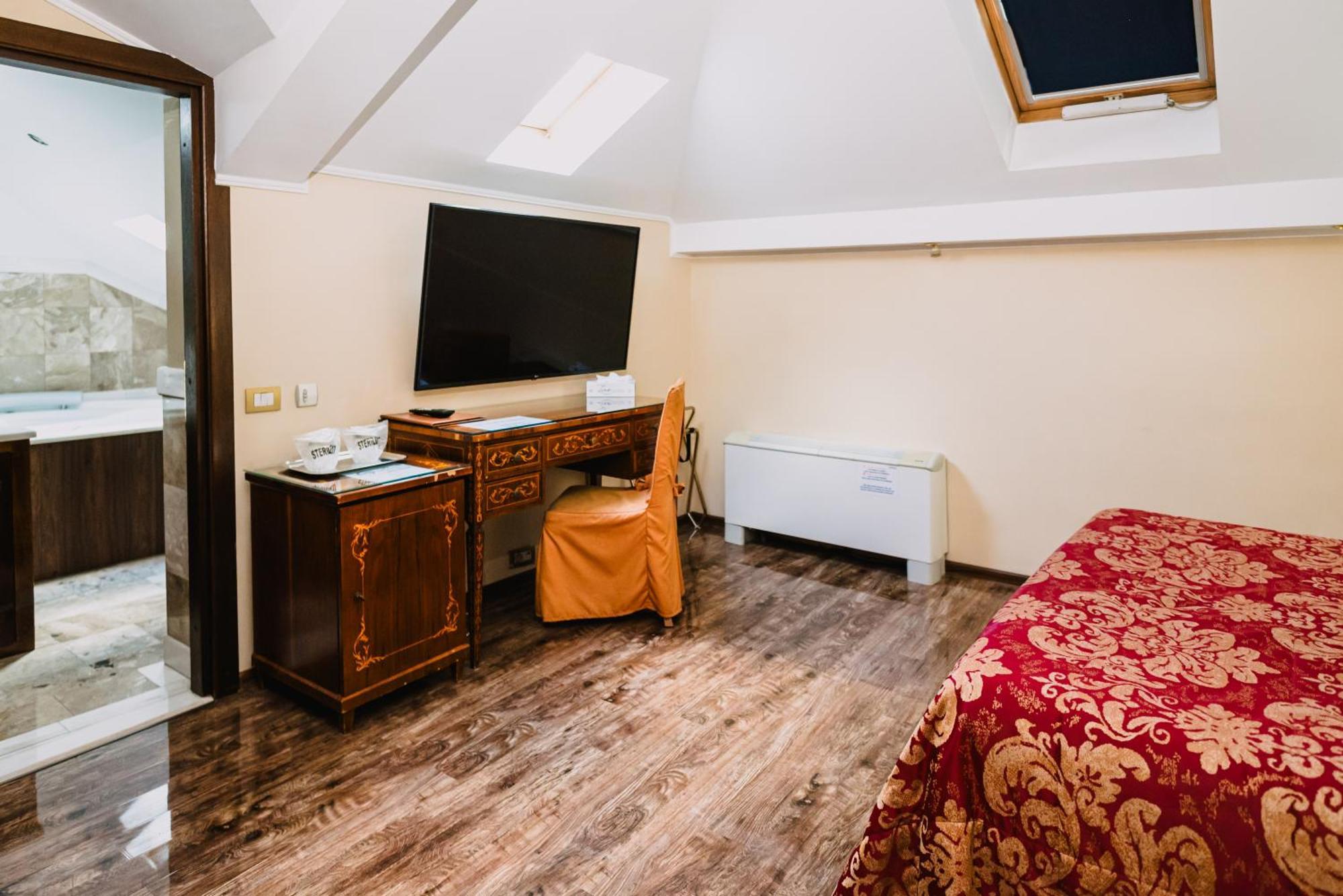 Vigo Hotel Ploiesti Bagian luar foto