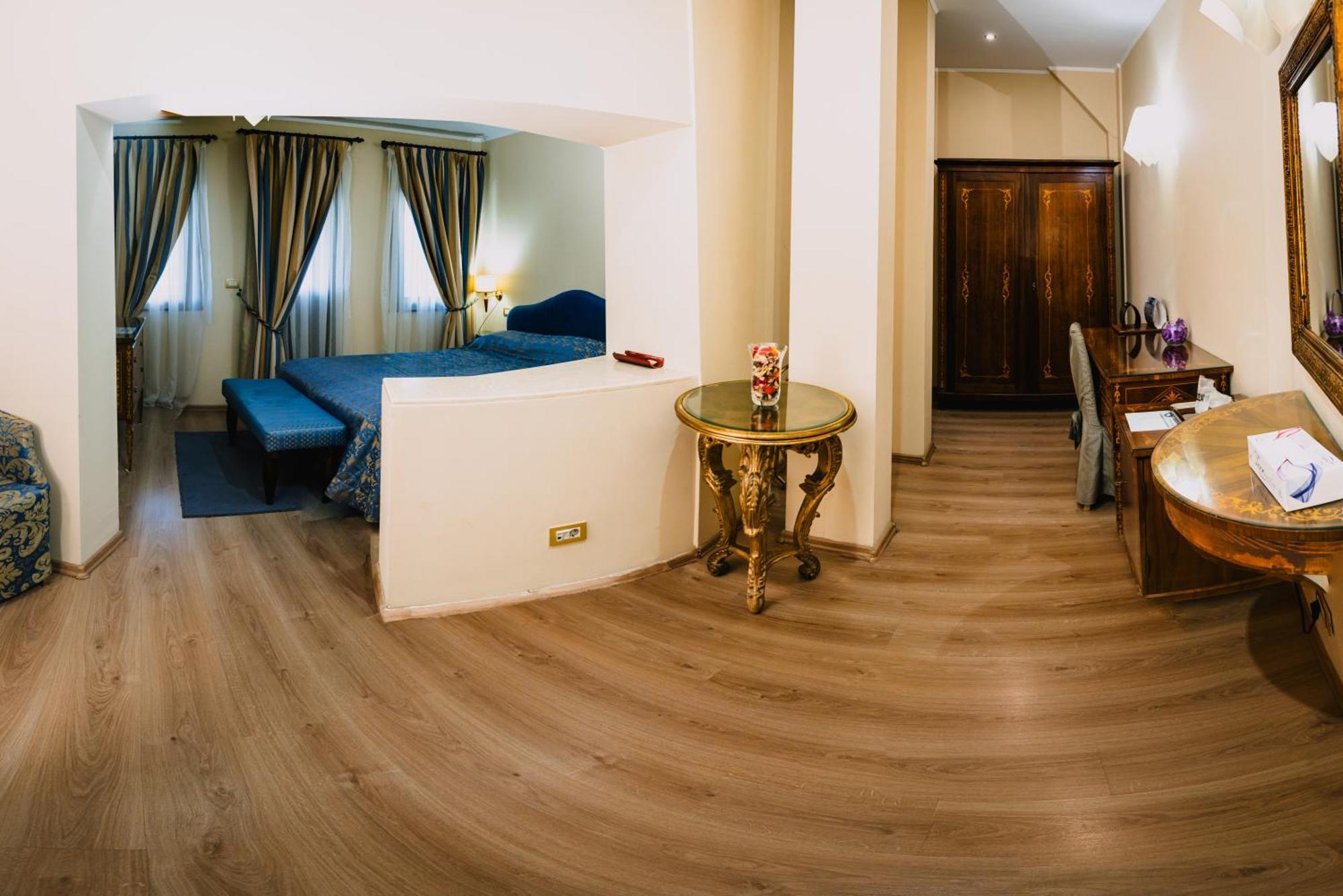 Vigo Hotel Ploiesti Bagian luar foto