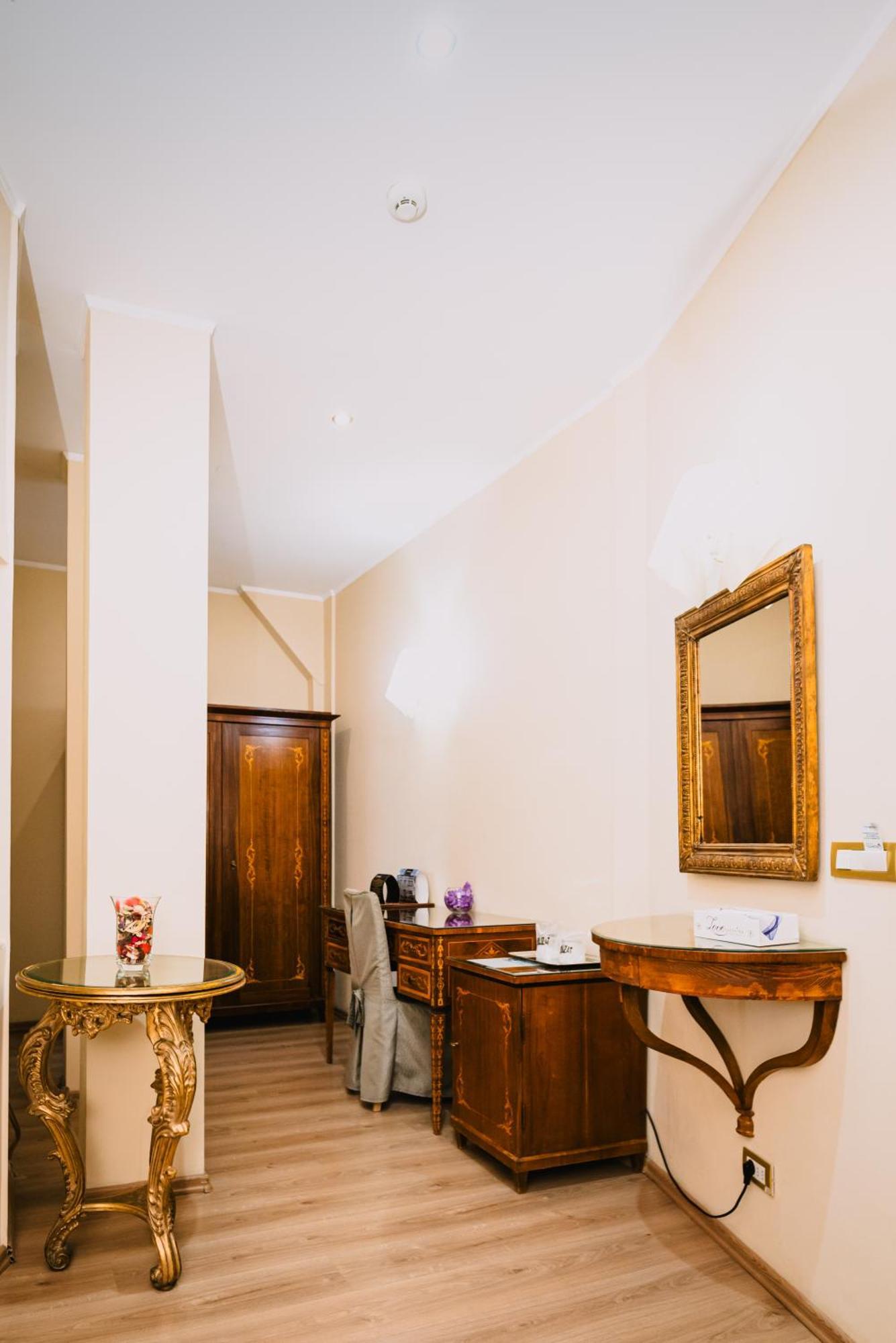 Vigo Hotel Ploiesti Bagian luar foto