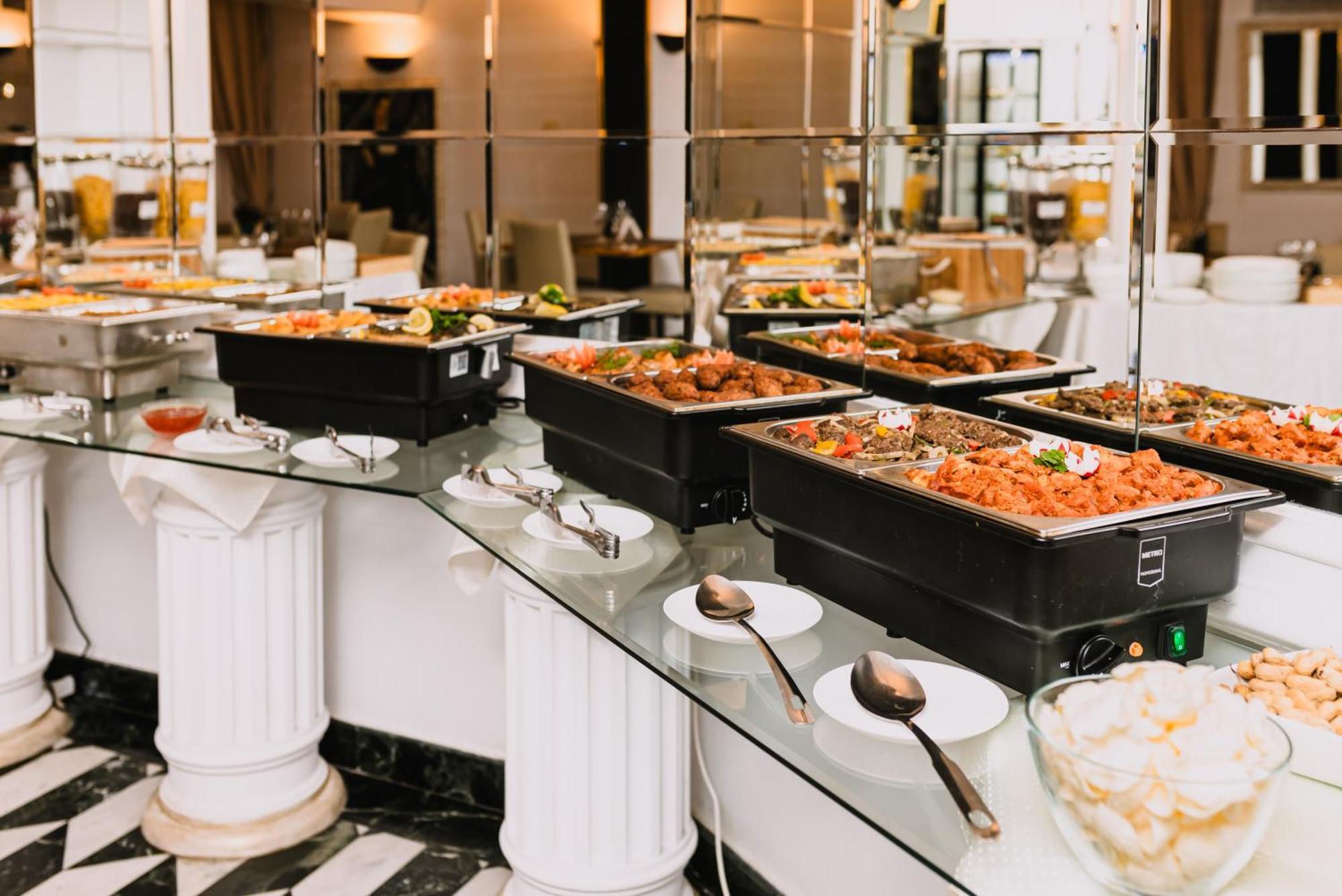 Vigo Hotel Ploiesti Bagian luar foto