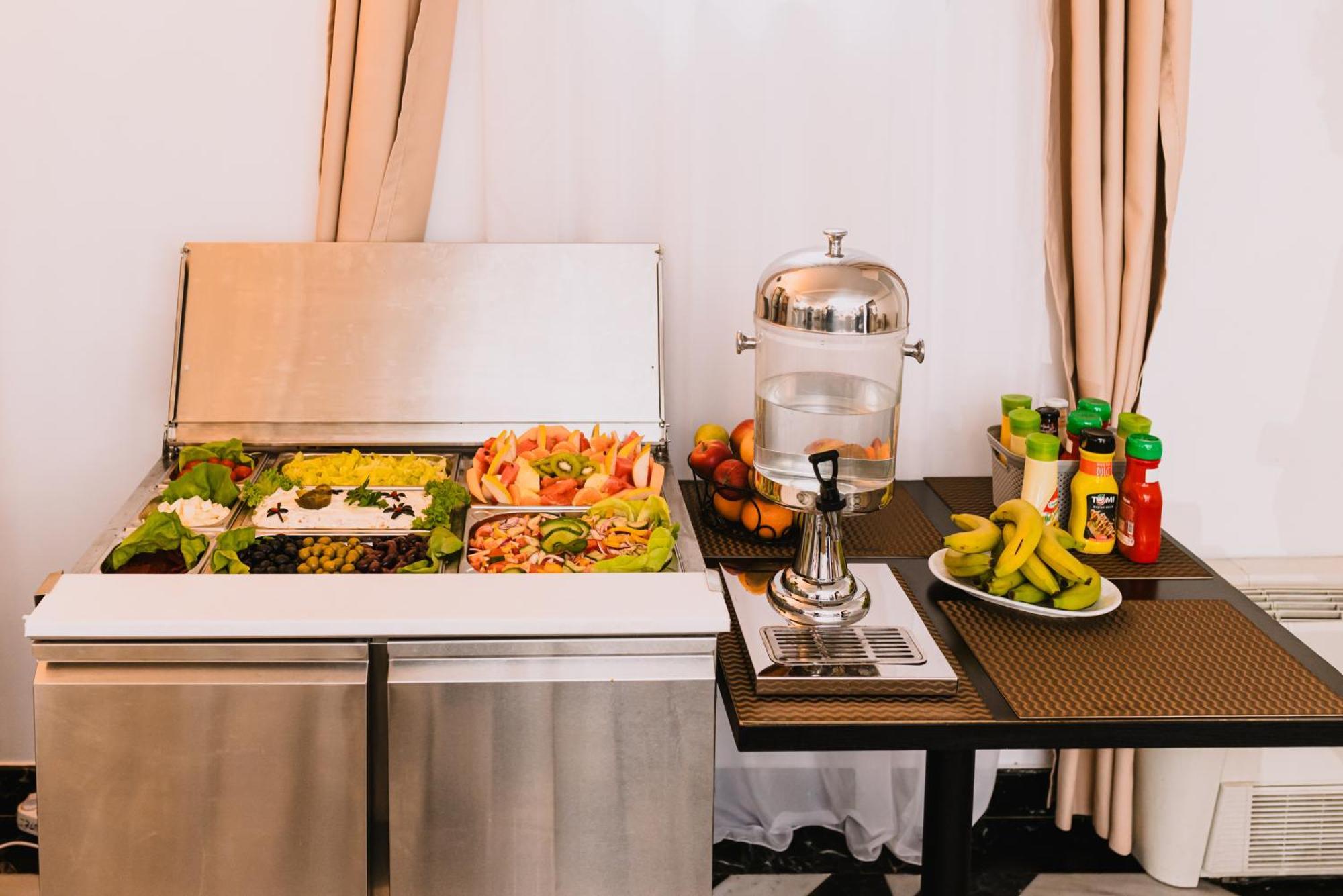 Vigo Hotel Ploiesti Bagian luar foto