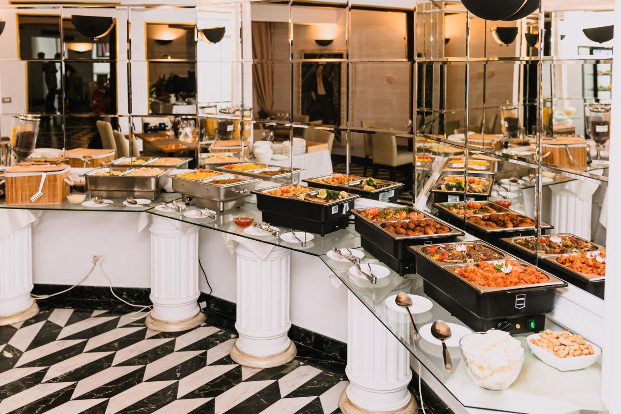 Vigo Hotel Ploiesti Bagian luar foto