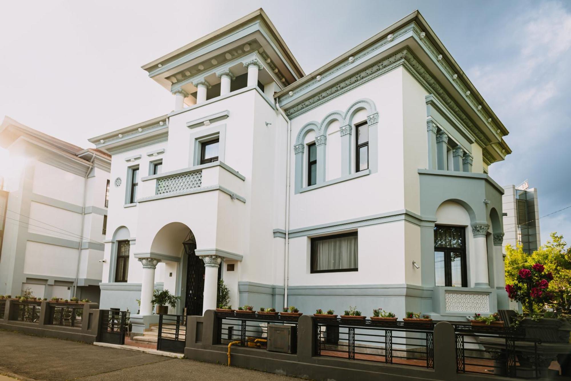 Vigo Hotel Ploiesti Bagian luar foto